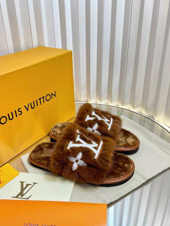 Picture of Louis Vuitton Slippers _SKULVsz35-39mnq1117518